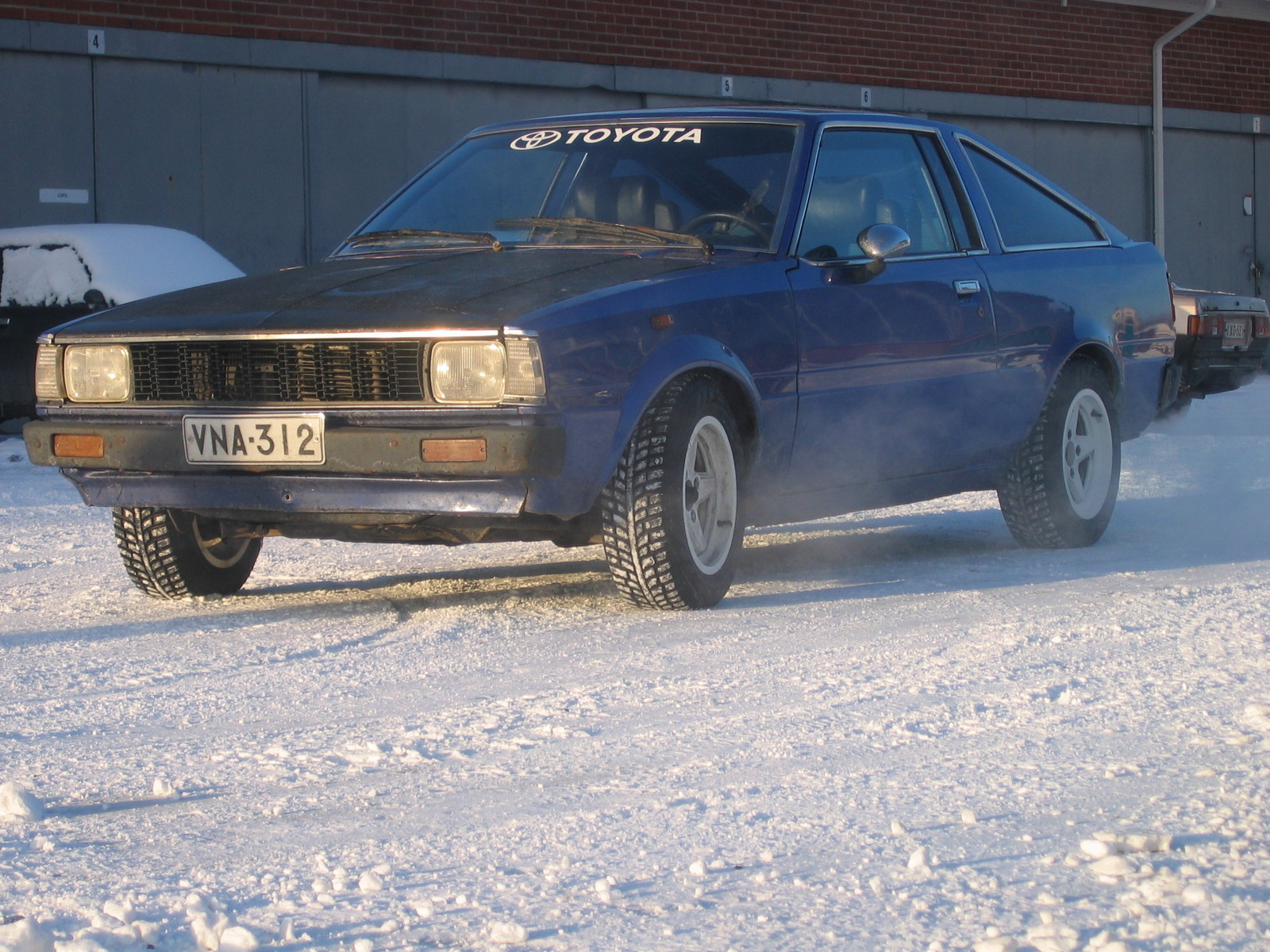 Toyota Corolla Coupe TE-71 4A-GE, Renkaat vaihdettu