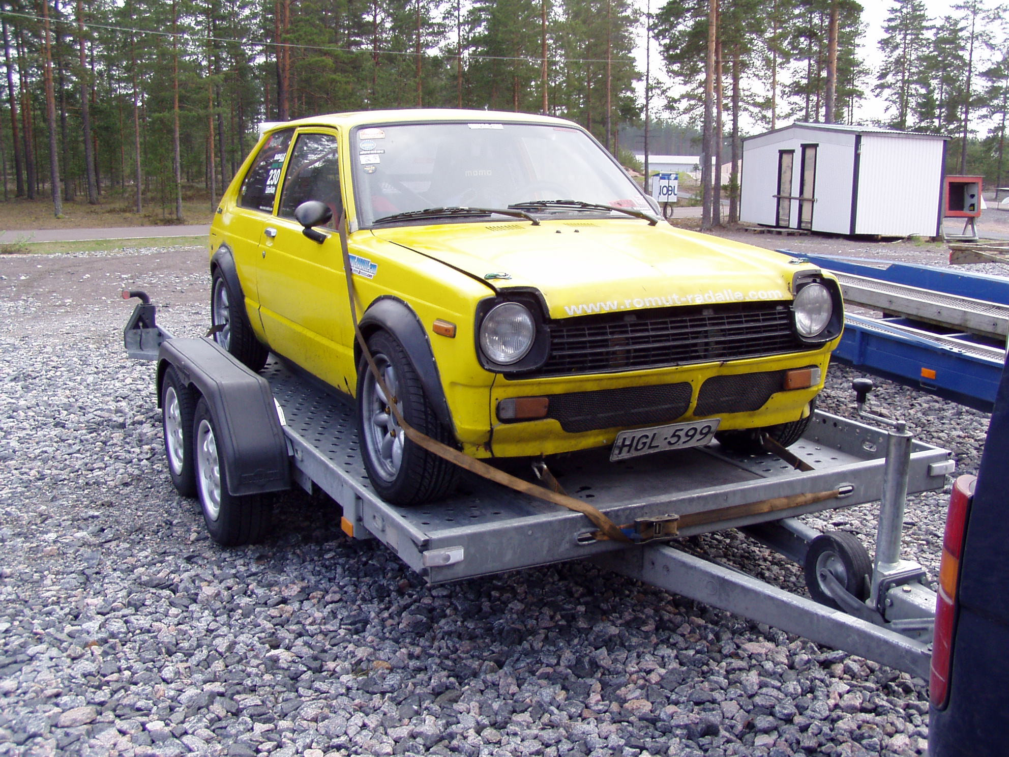 Radalle.com 26.5.2007 Alastaro, KP60 Toyota Starlet trailerilla, perÃ¤ meni rikki