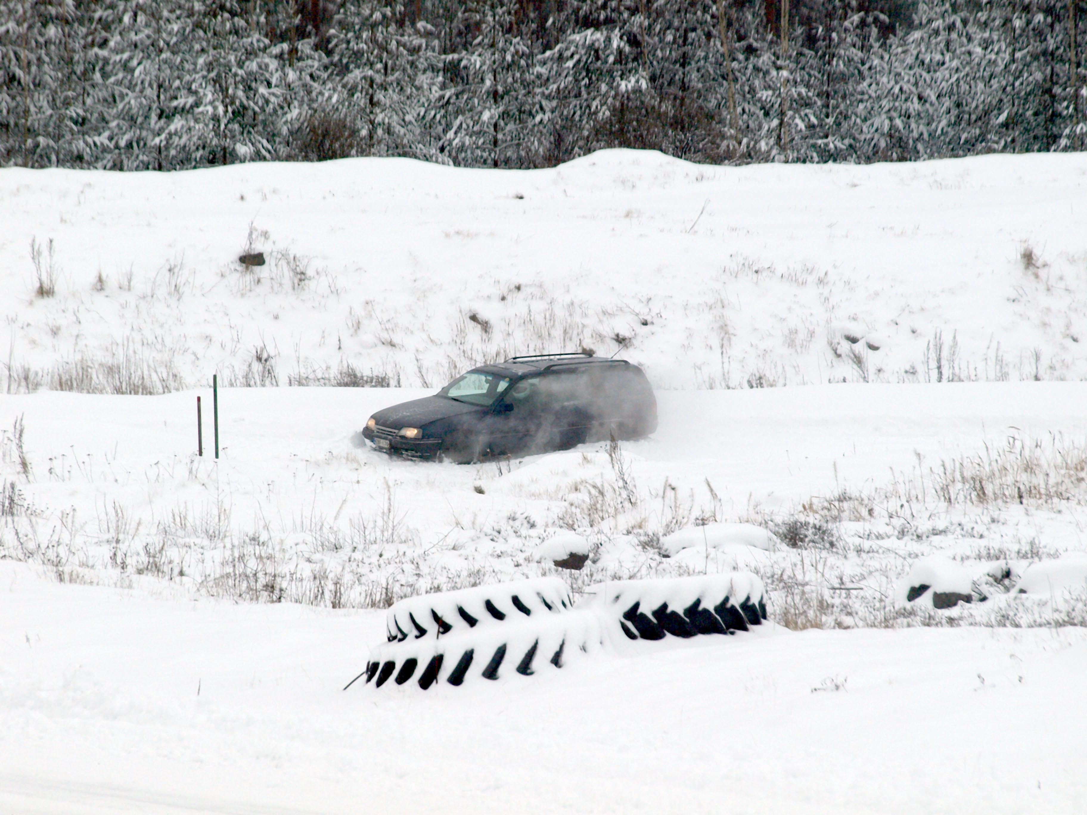 Radalle.com jÃ¤Ã¤ratapÃ¤ivÃ¤ 24.1.2009 HyvinkÃ¤Ã¤, Omega lumipenkassa