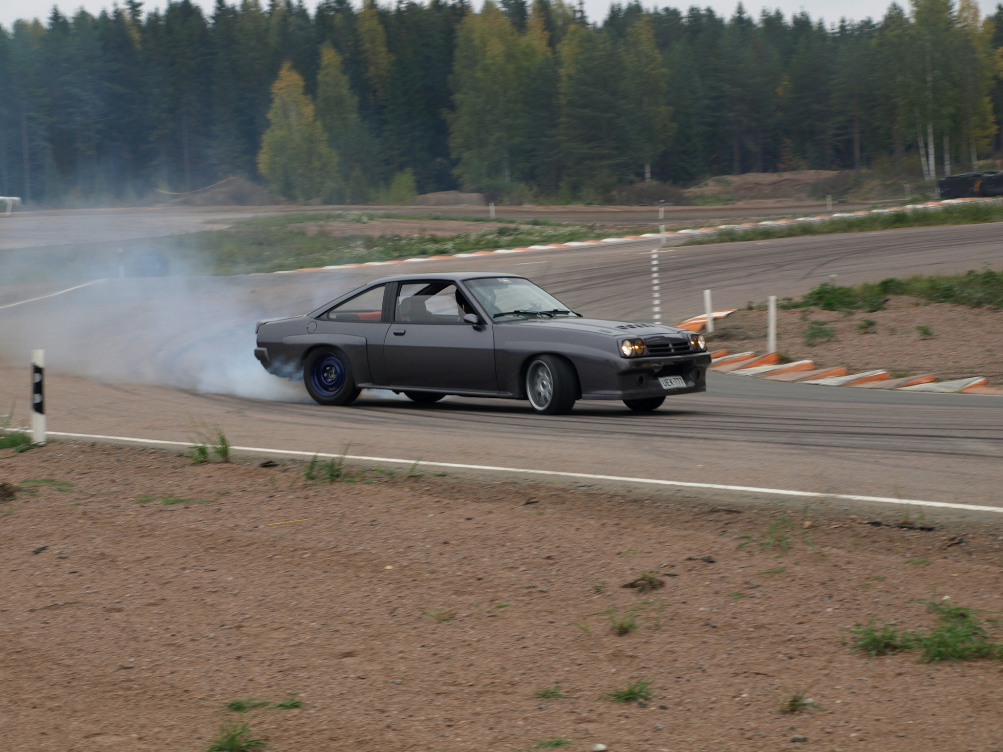 OCF Luisukunkku ja sprinttikunkku 2010 Kouvola, Tummanharmaa Opel Manta B