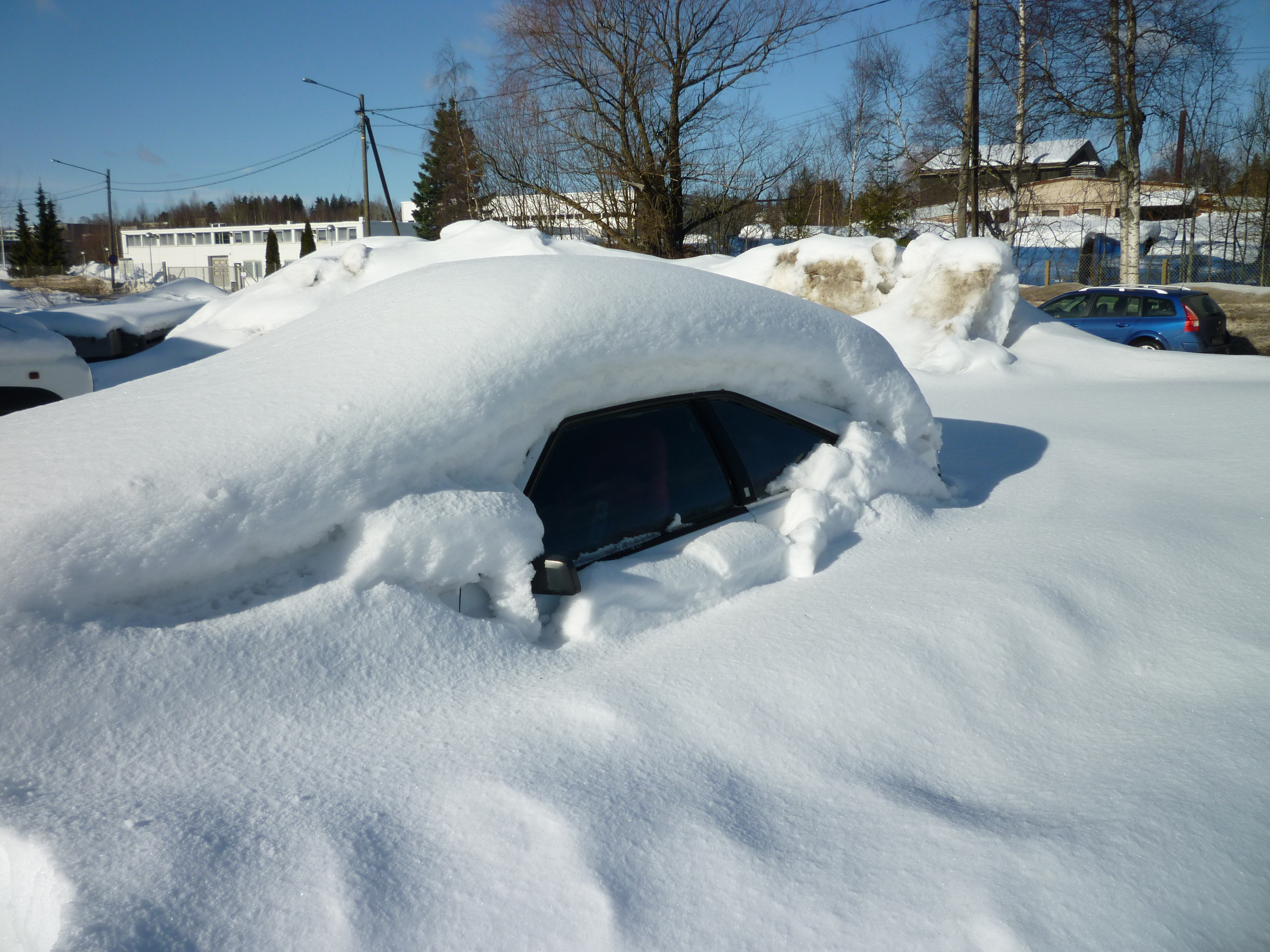 Celica RA-61 1982, hmmm, mitÃ¤hÃ¤n tuolta kasasta lÃ¶ytyy kun lapioi...