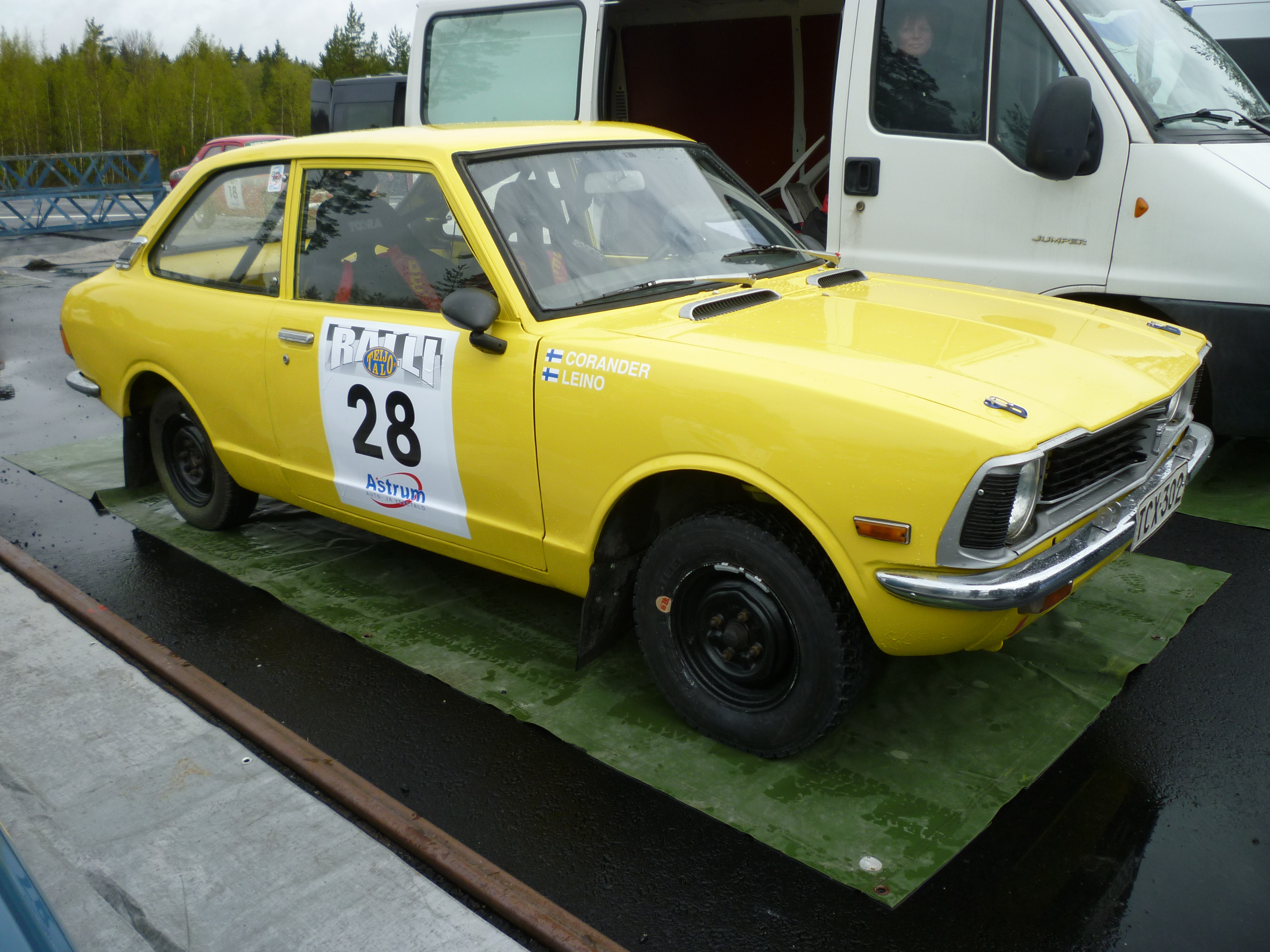 Historic ralli Corolla KE20 -74, Keltainen Pikku-Corolla KE20